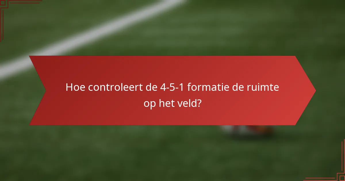 Hoe controleert de 4-5-1 formatie de ruimte op het veld?
